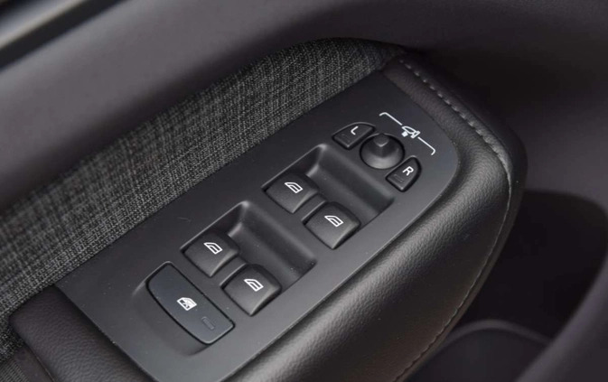 Volvo XC 60 cena 174900 przebieg: 53200, rok produkcji 2022 z Drobin małe 277